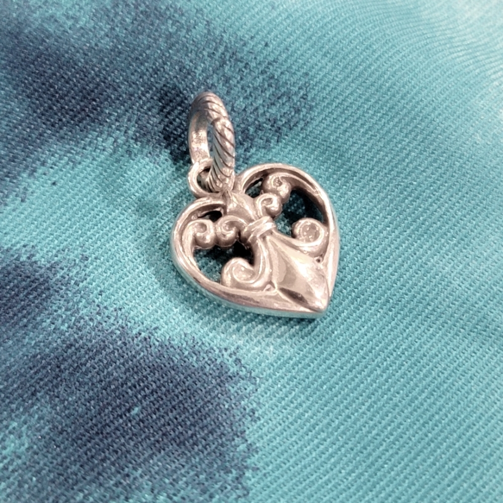 RETIRED BRIGHTON FLEUR de LIS HEART ❤️ 💙 💜 💖 CHARM NWOT